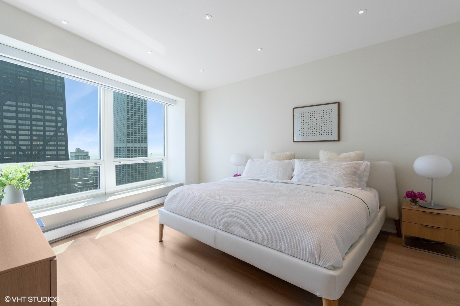 57 E Delaware Place Unit: 3703