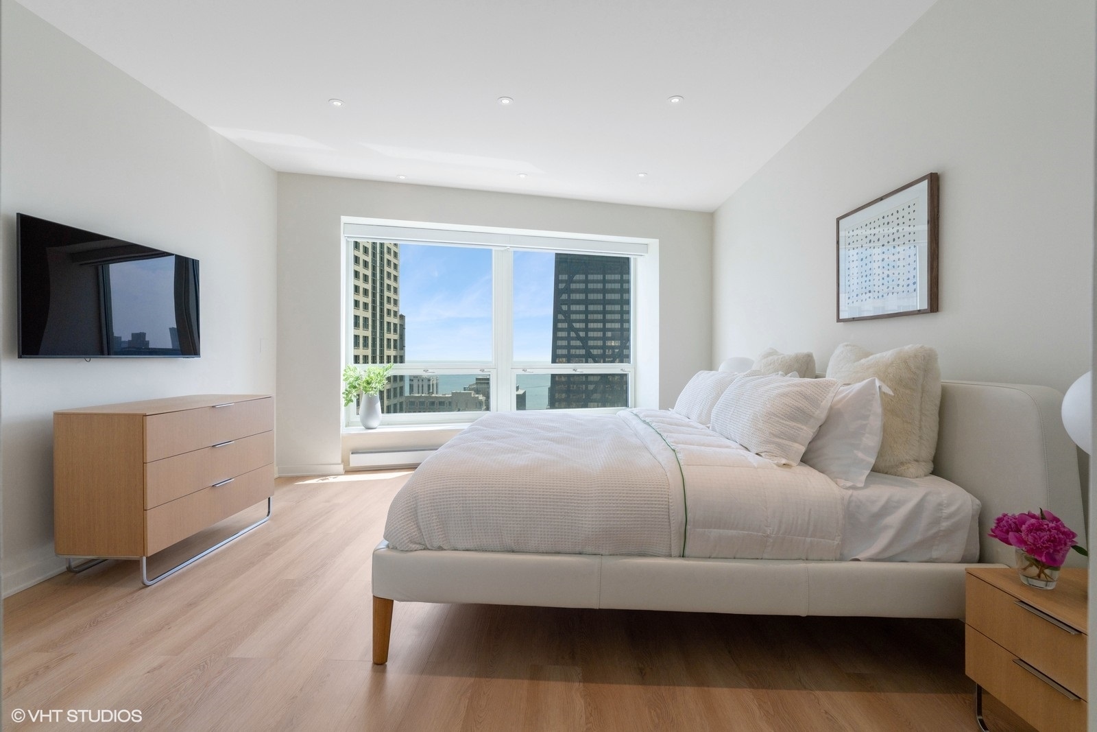 57 E Delaware Place Unit: 3703