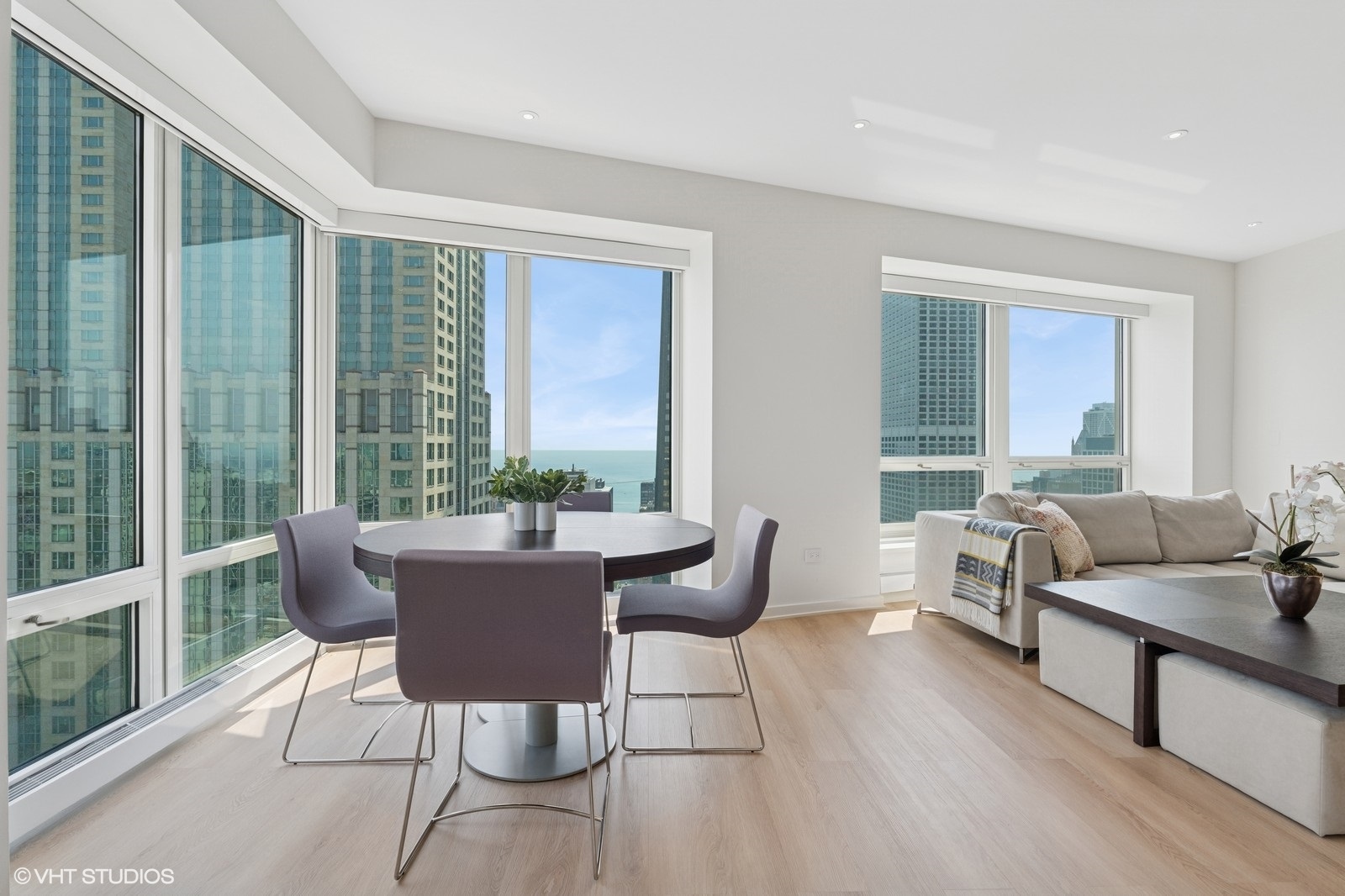 57 E Delaware Place Unit: 3703