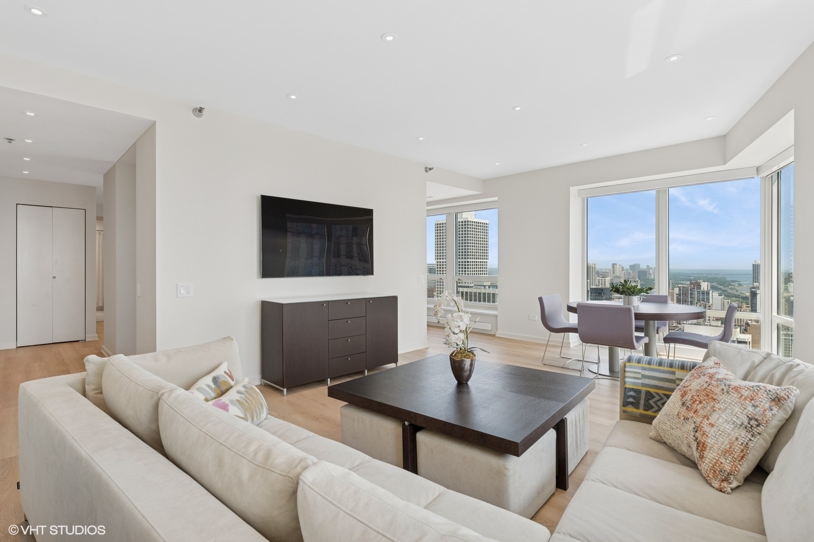 57 E Delaware Place Unit: 3703