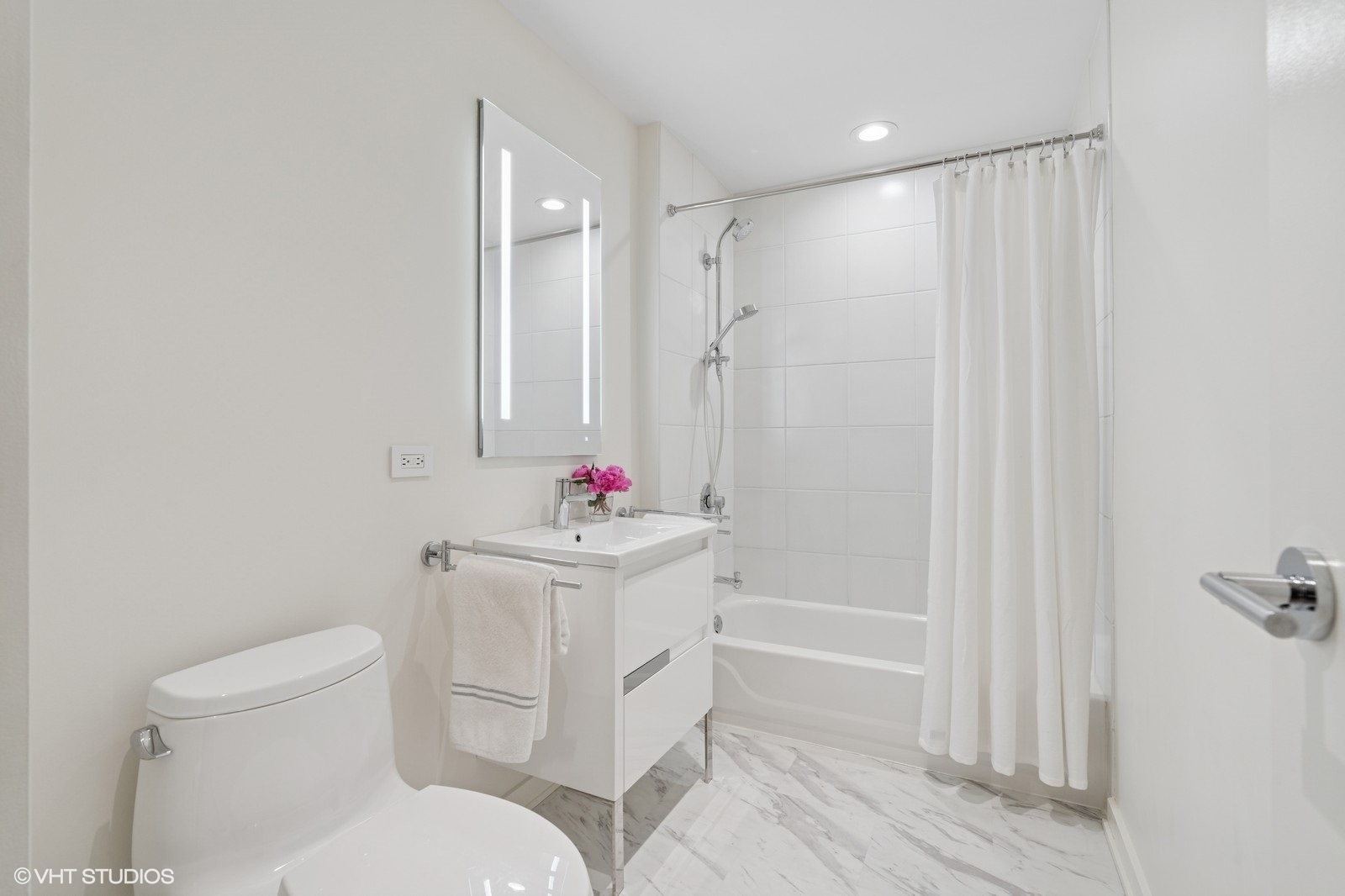 57 E Delaware Place Unit: 3703