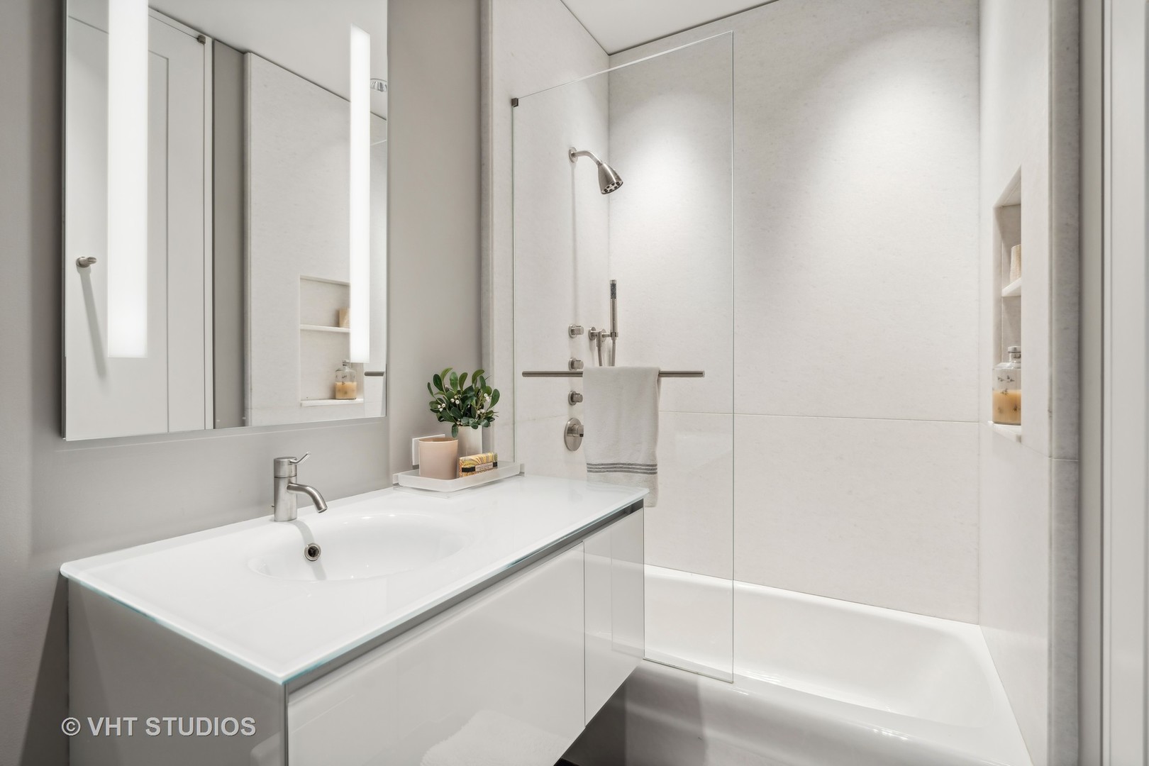 11 E Walton Street Unit: 4902