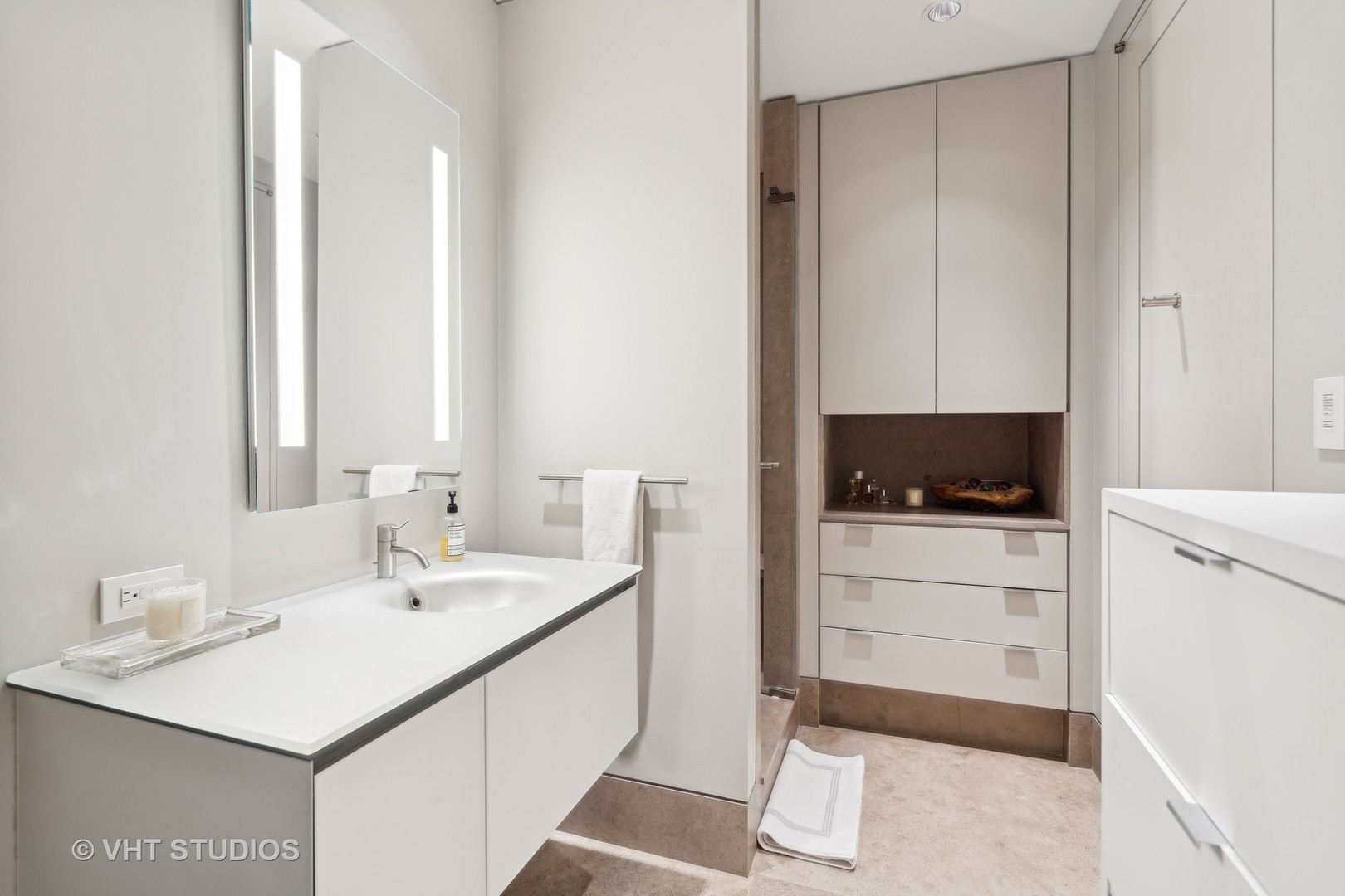 11 E Walton Street Unit: 4902