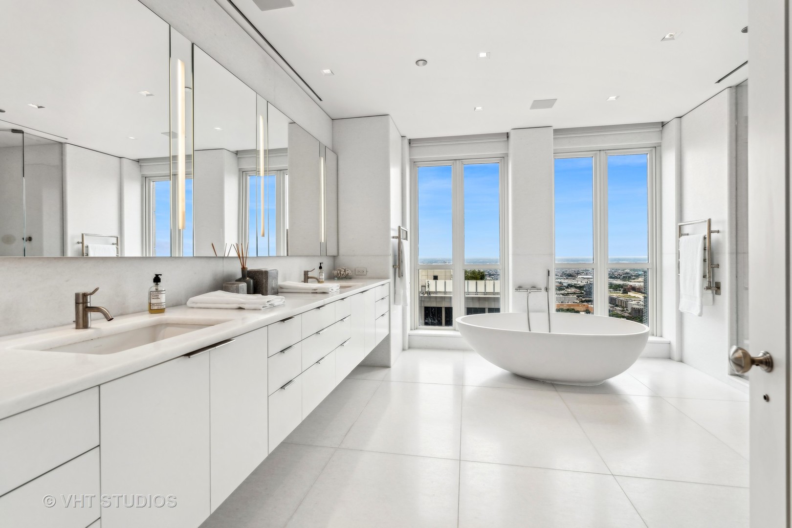 11 E Walton Street Unit: 4902
