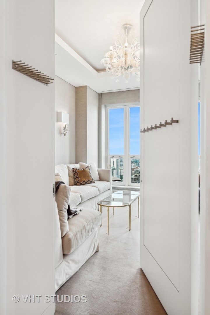 11 E Walton Street Unit: 4902