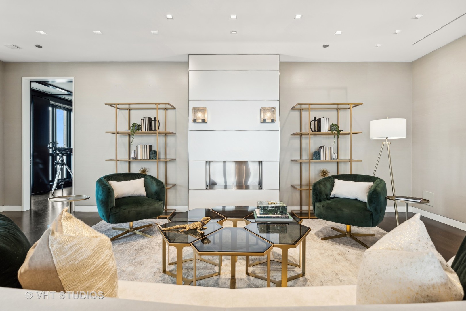 11 E Walton Street Unit: 4902