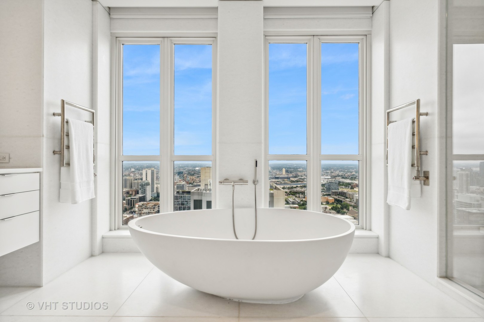 11 E Walton Street Unit: 4902