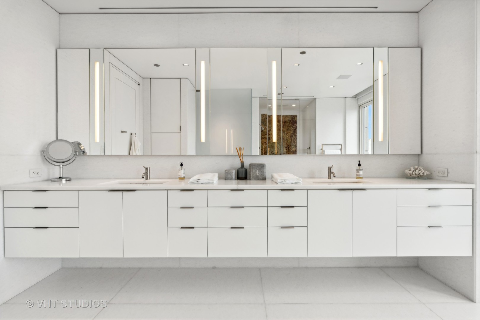 11 E Walton Street Unit: 4902