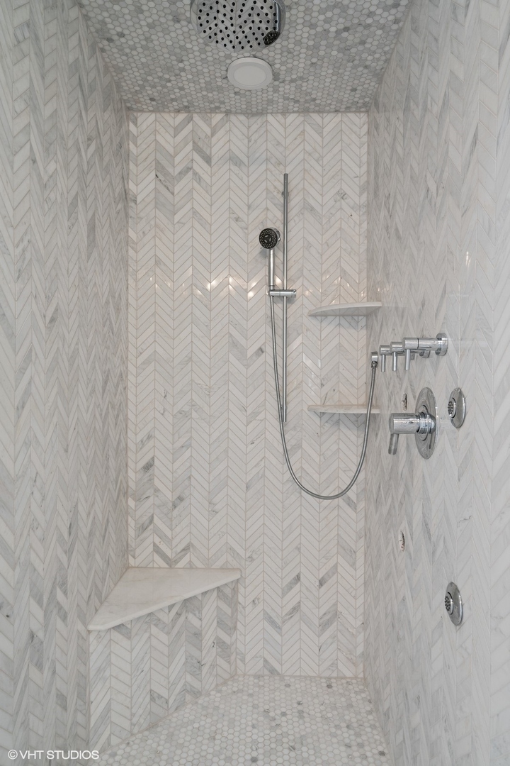 4148 N Greenview Avenue