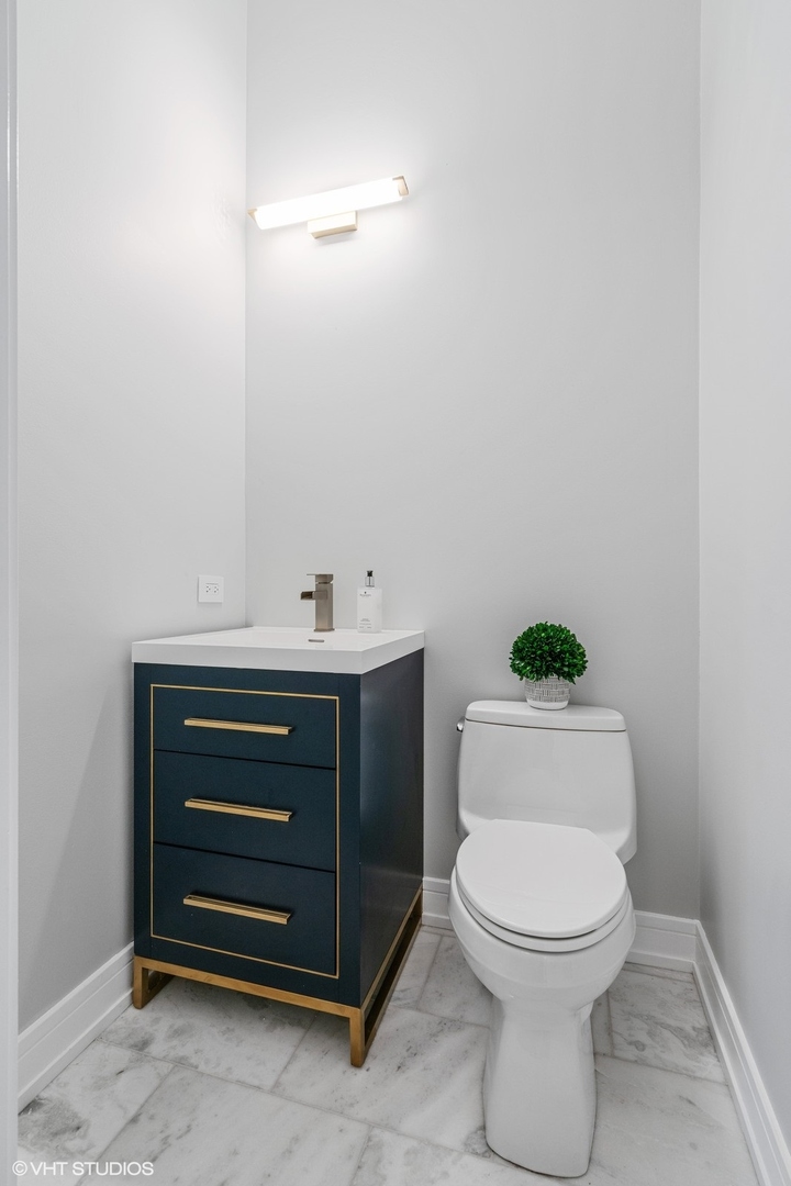 4148 N Greenview Avenue