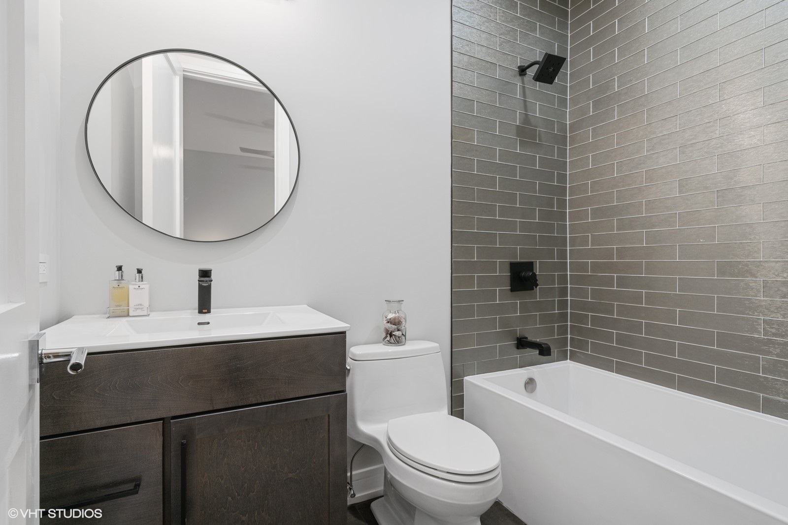 4148 N Greenview Avenue