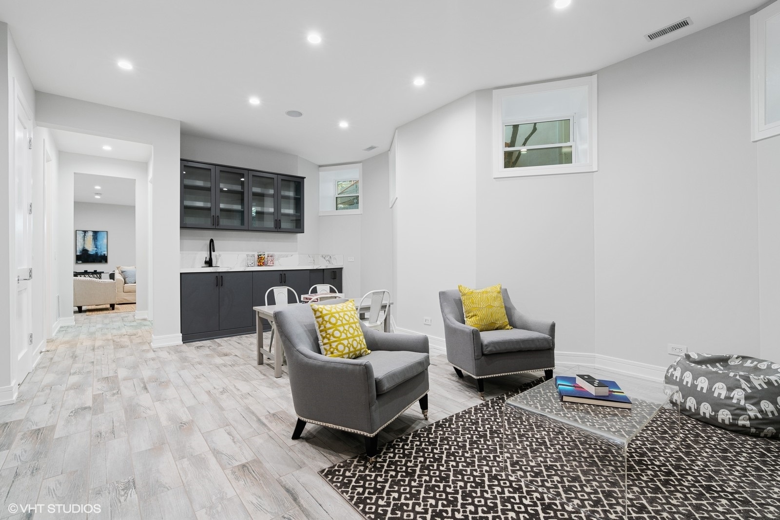 4148 N Greenview Avenue