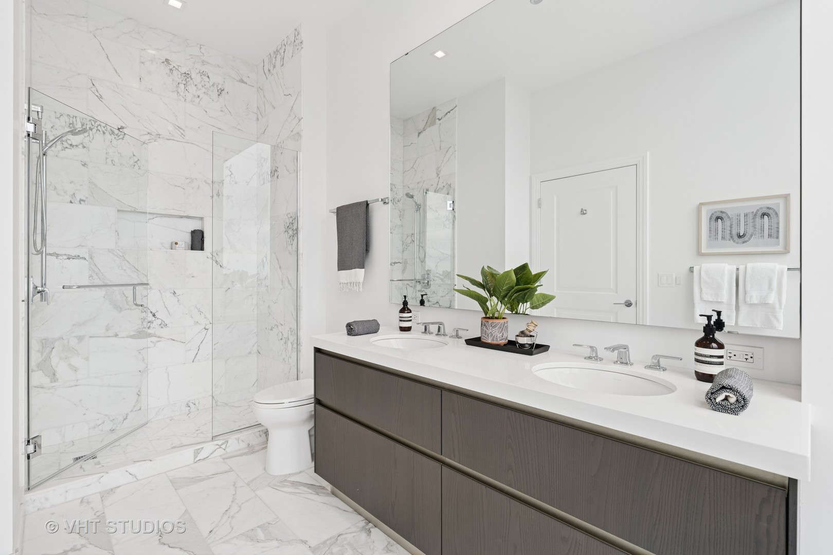 363 E Wacker Drive Unit: 7501