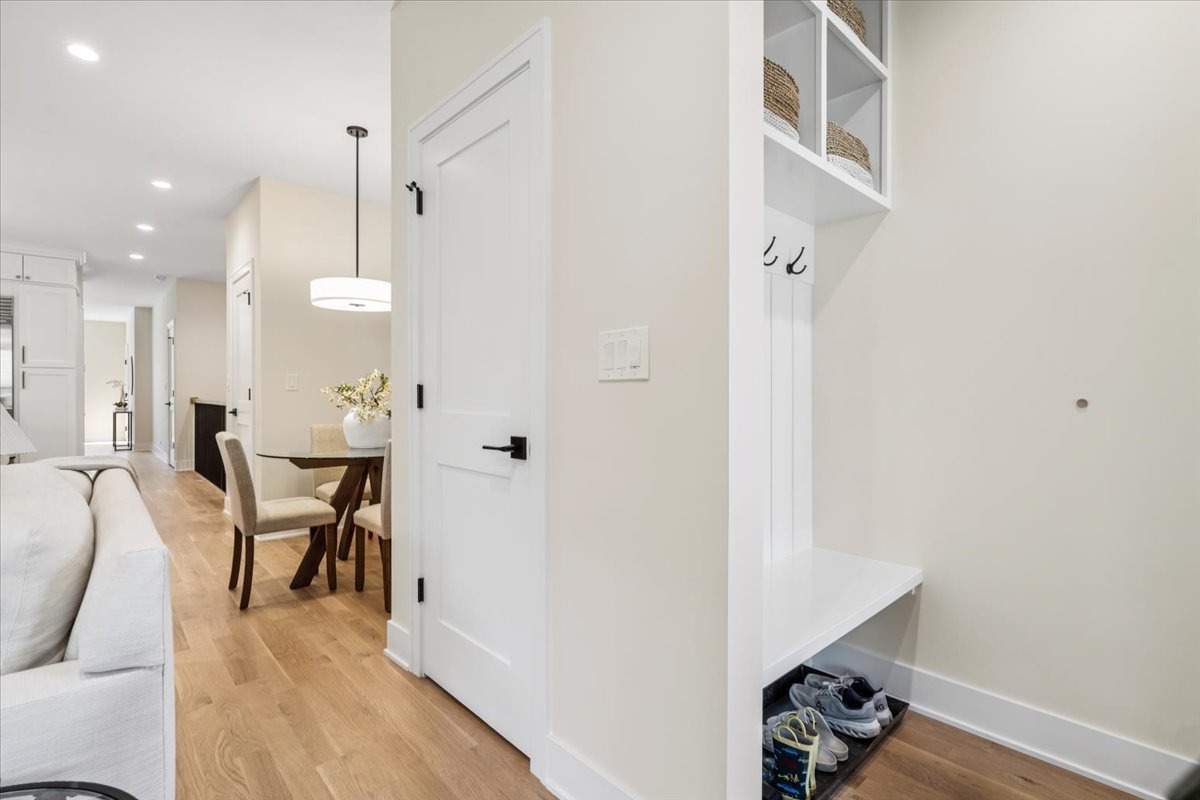 2046 W Addison Street Unit: 1