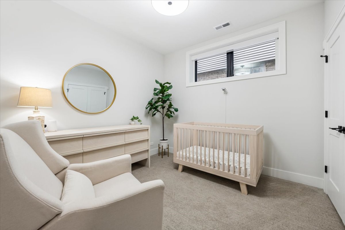 2046 W Addison Street Unit: 1