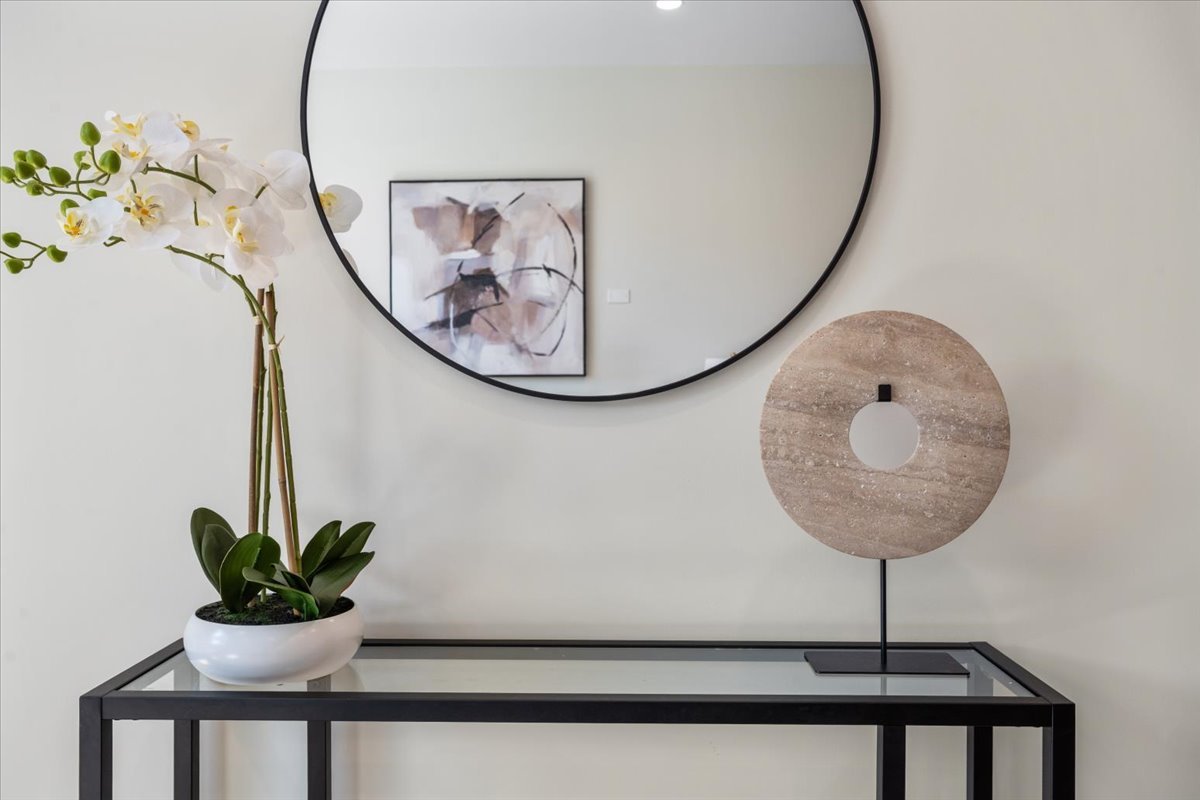 2046 W Addison Street Unit: 1