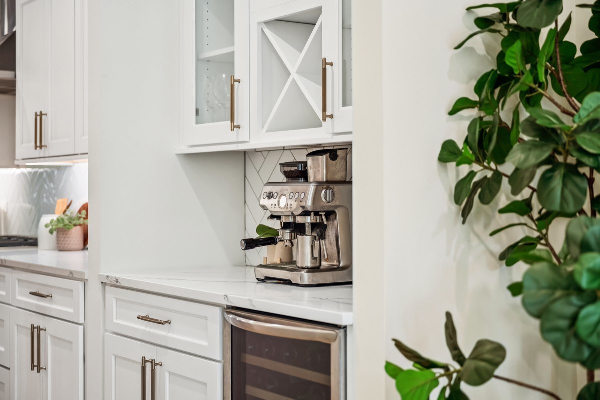 2046 W Addison Street Unit: 1