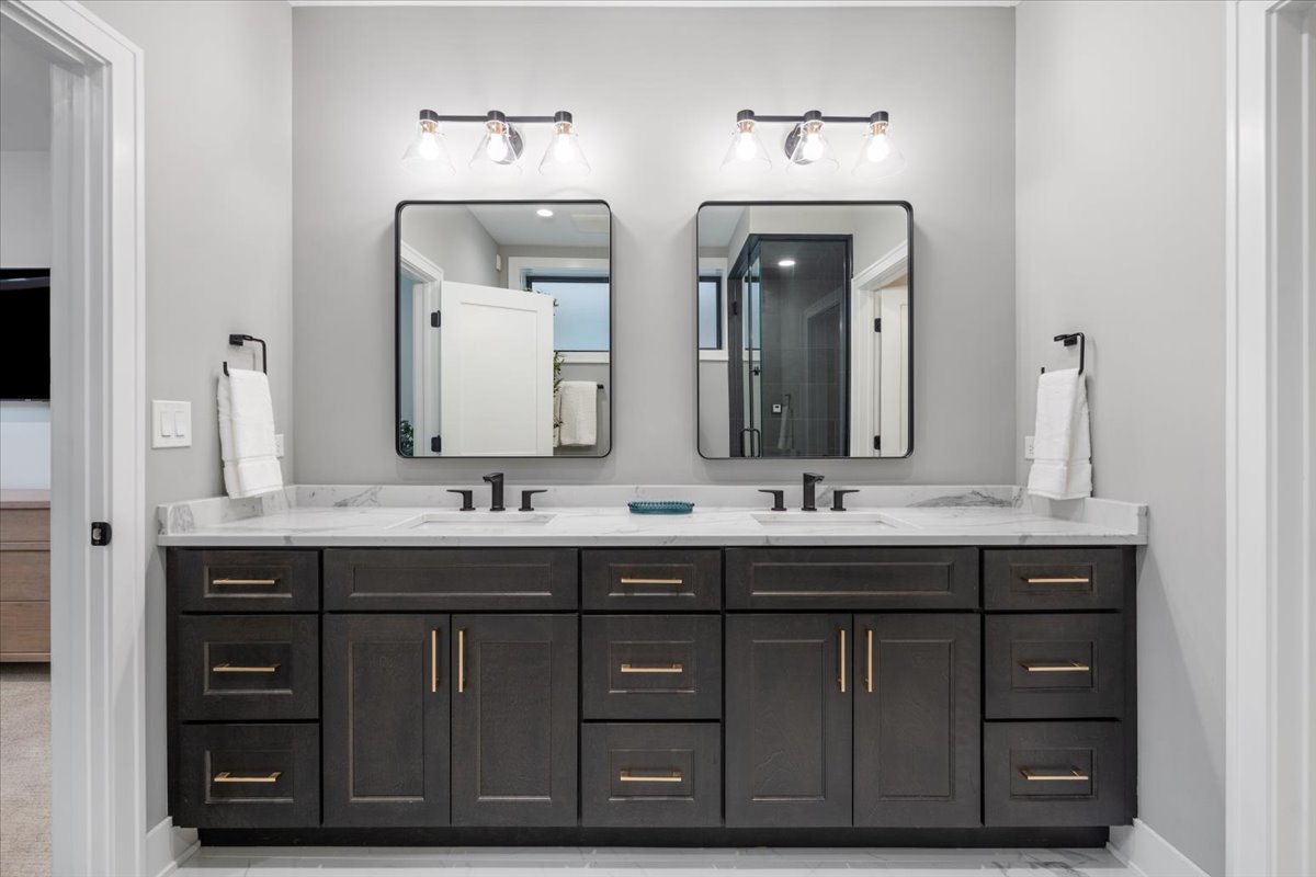 2046 W Addison Street Unit: 1