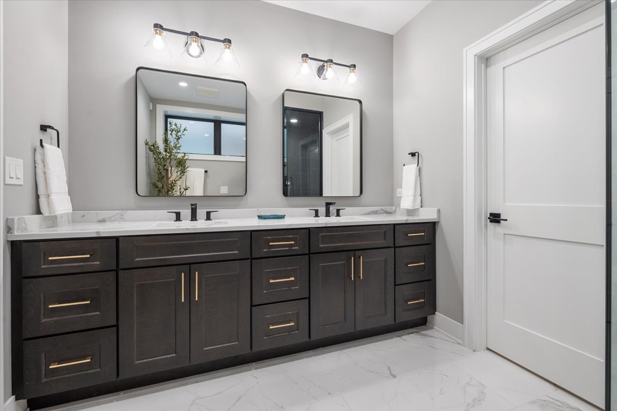 2046 W Addison Street Unit: 1