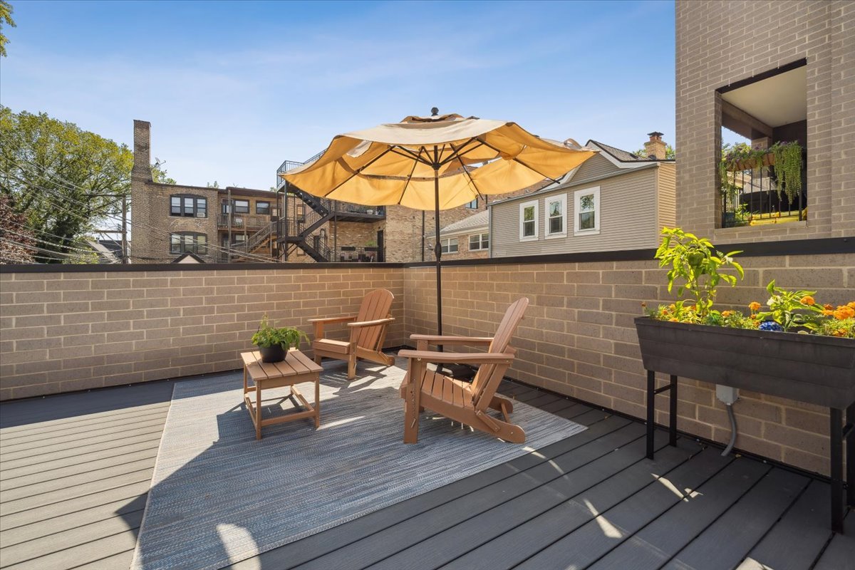 2046 W Addison Street Unit: 1