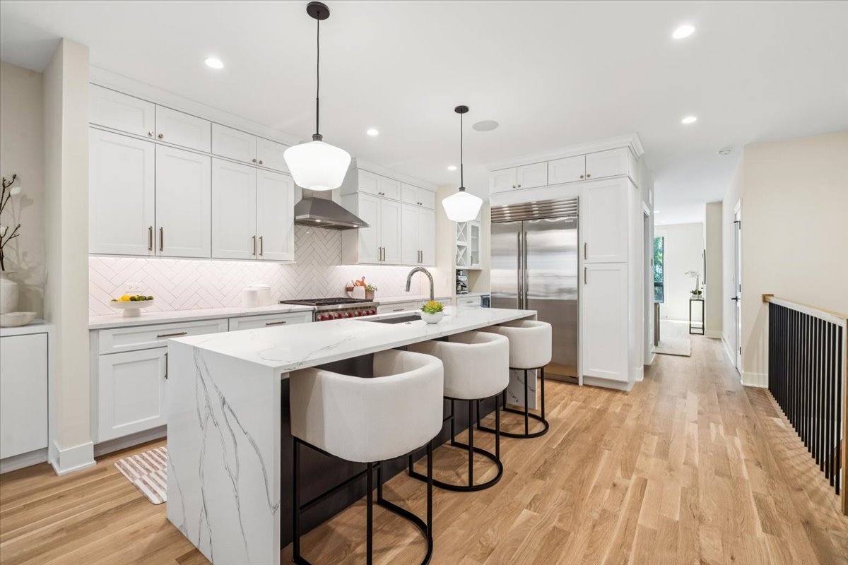 2046 W Addison Street Unit: 1