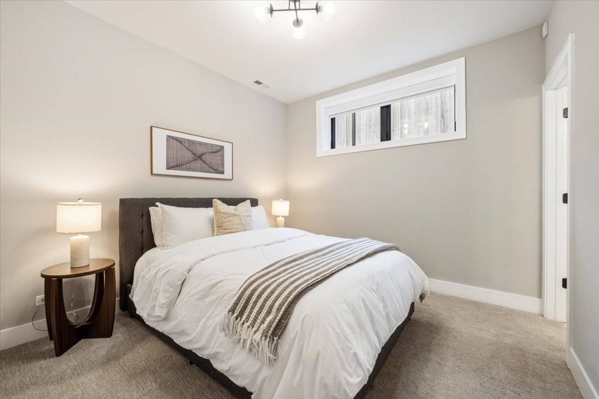 2046 W Addison Street Unit: 1