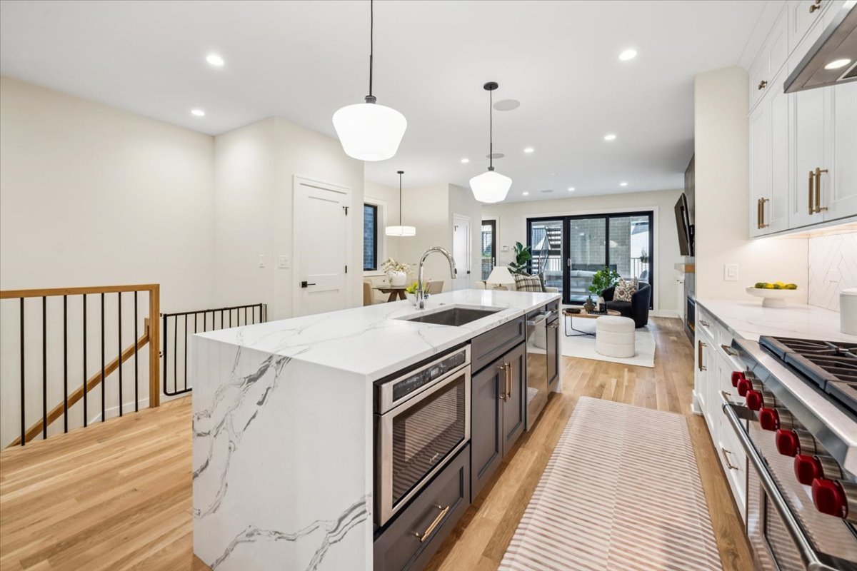 2046 W Addison Street Unit: 1