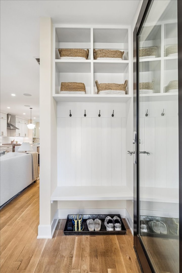 2046 W Addison Street Unit: 1