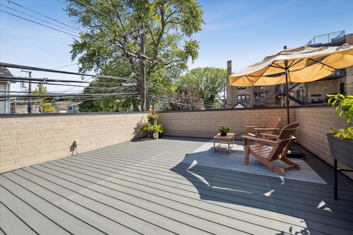 2046 W Addison Street Unit: 1