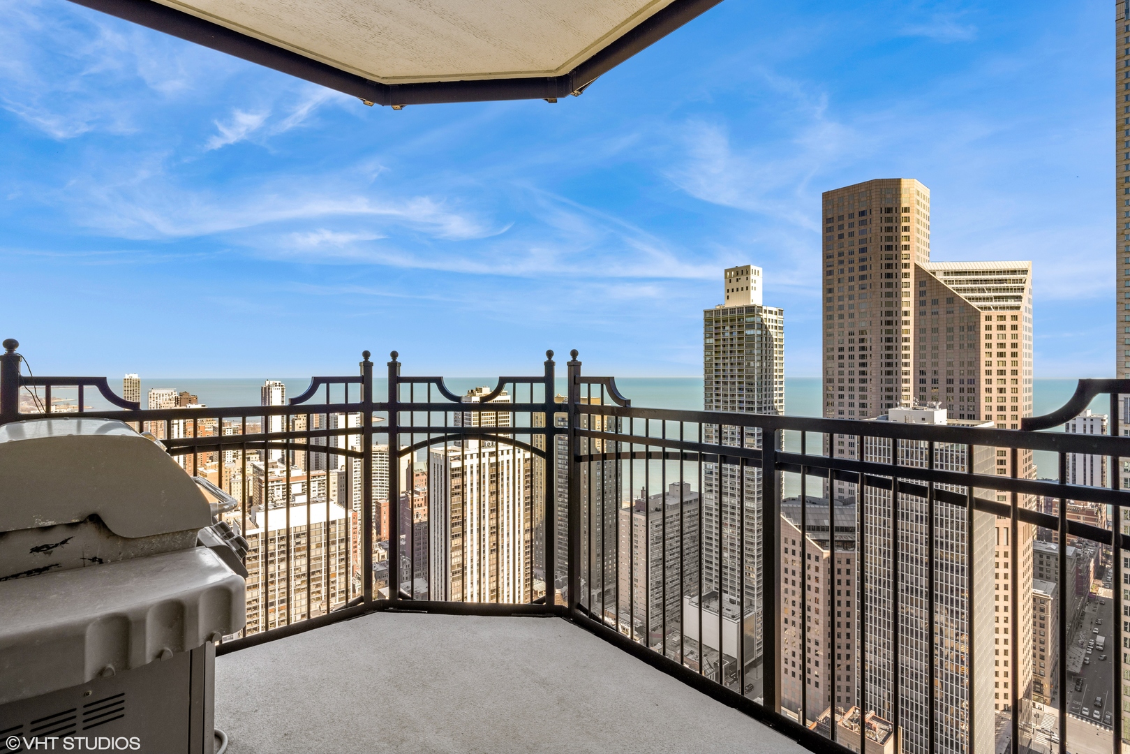 11 E Walton Street Unit: 4202