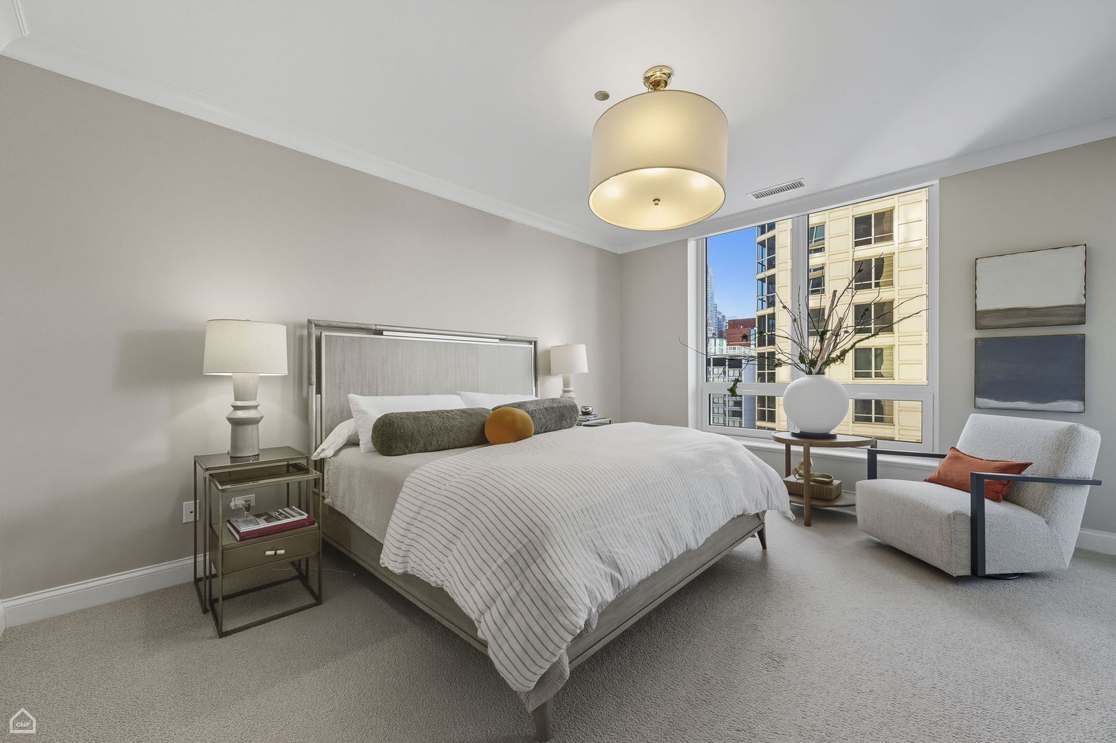 10 E Delaware Place Unit: 21D