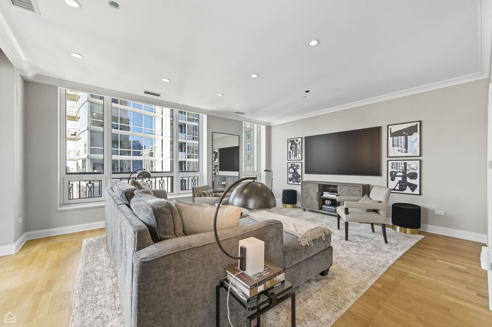10 E Delaware Place Unit: 21D