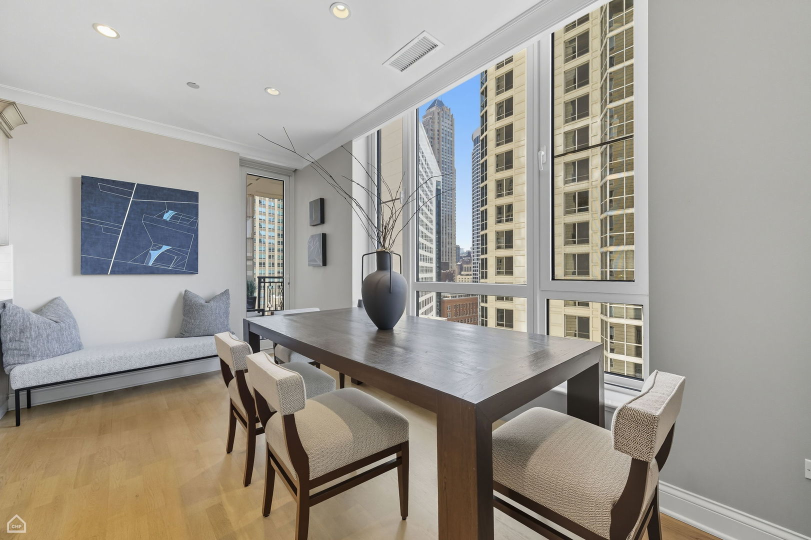 10 E Delaware Place Unit: 21D