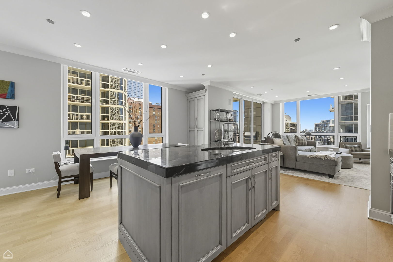 10 E Delaware Place Unit: 21D