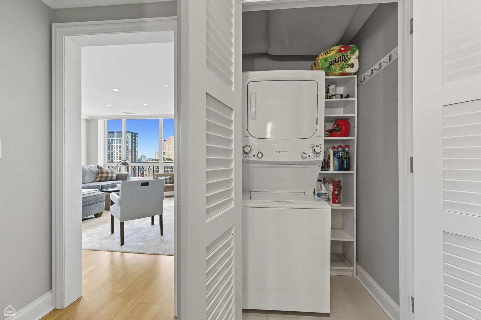 10 E Delaware Place Unit: 21D