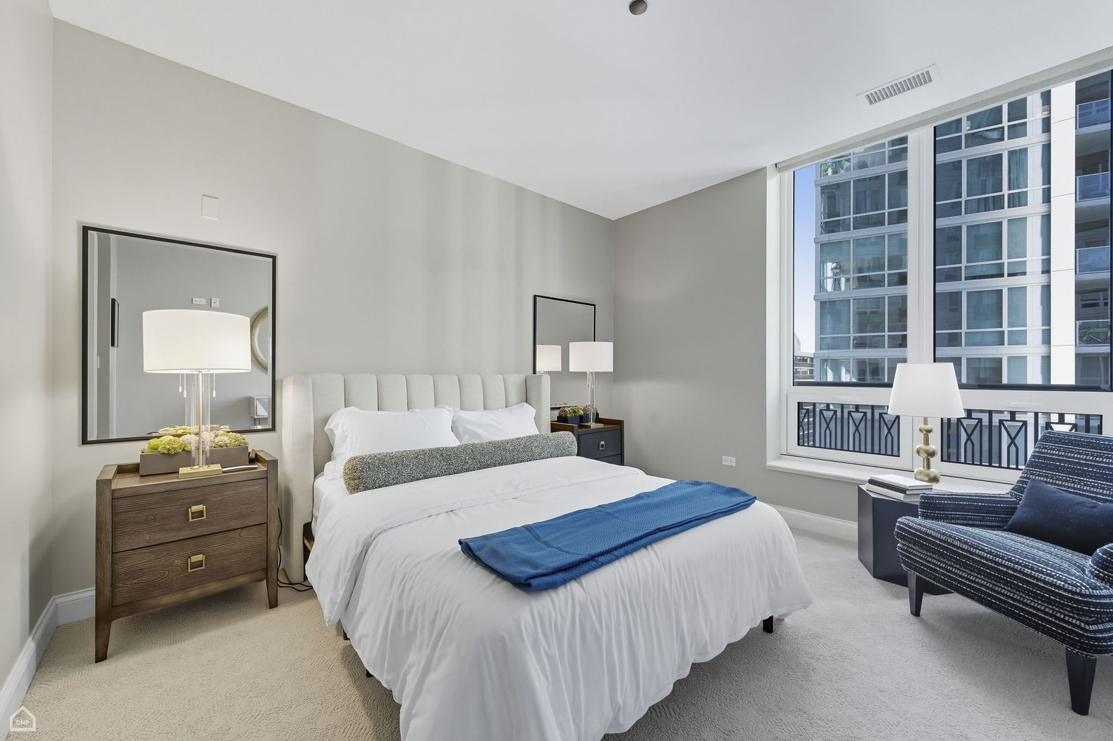 10 E Delaware Place Unit: 21D