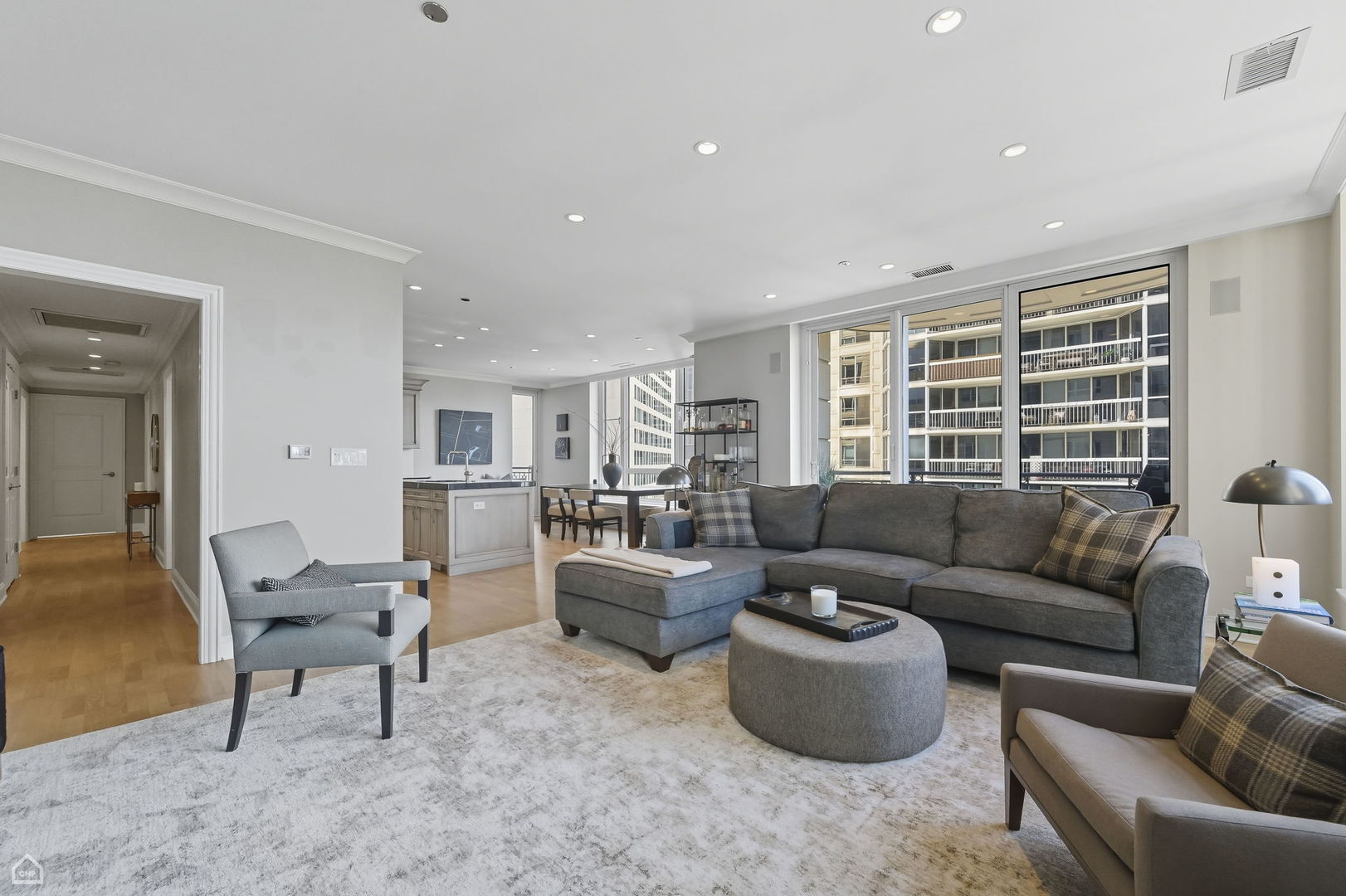 10 E Delaware Place Unit: 21D