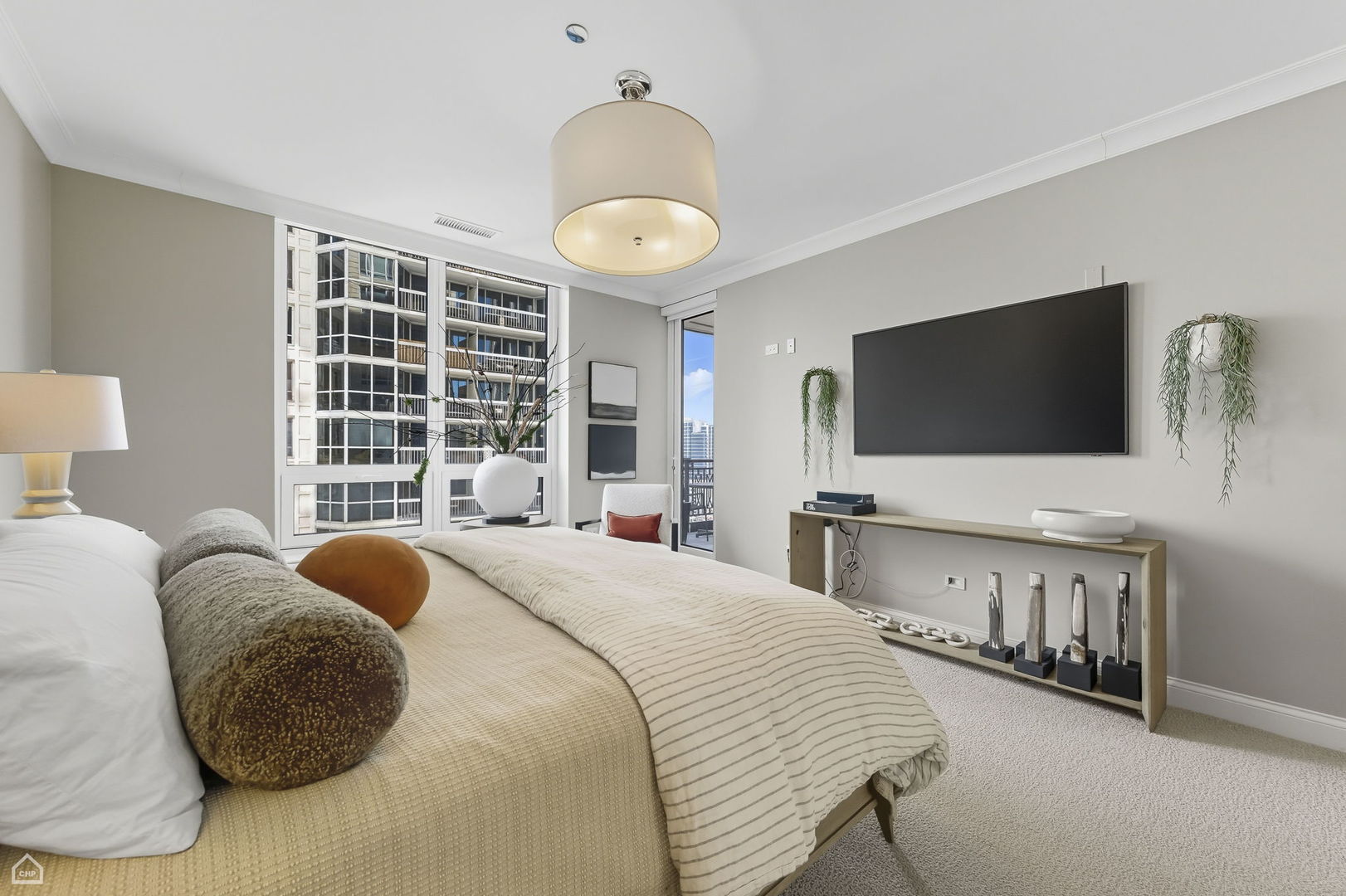 10 E Delaware Place Unit: 21D