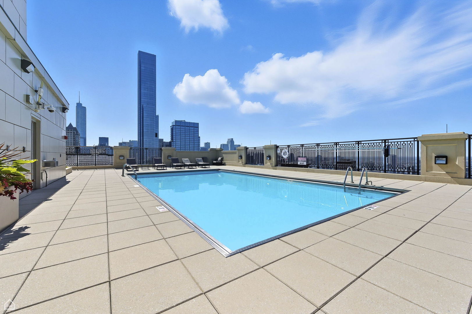10 E Delaware Place Unit: 21D
