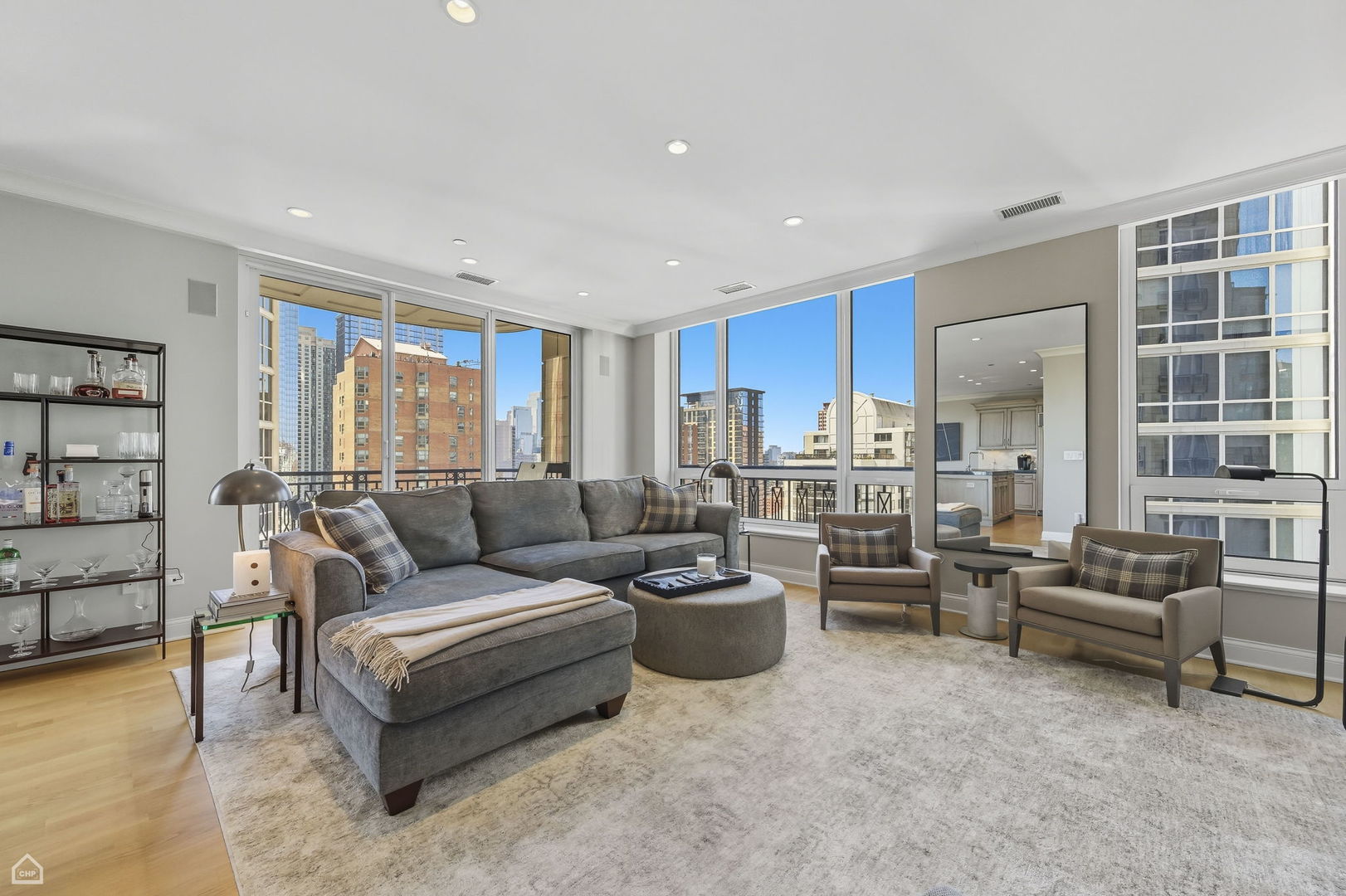 10 E Delaware Place Unit: 21D