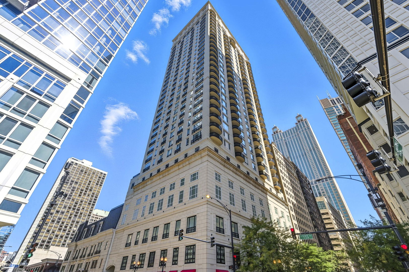 10 E Delaware Place Unit: 21D