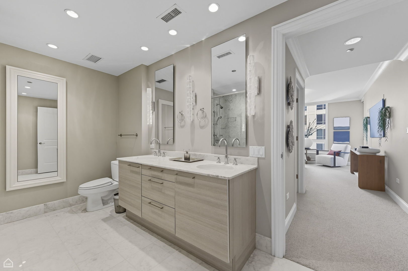 10 E Delaware Place Unit: 21D