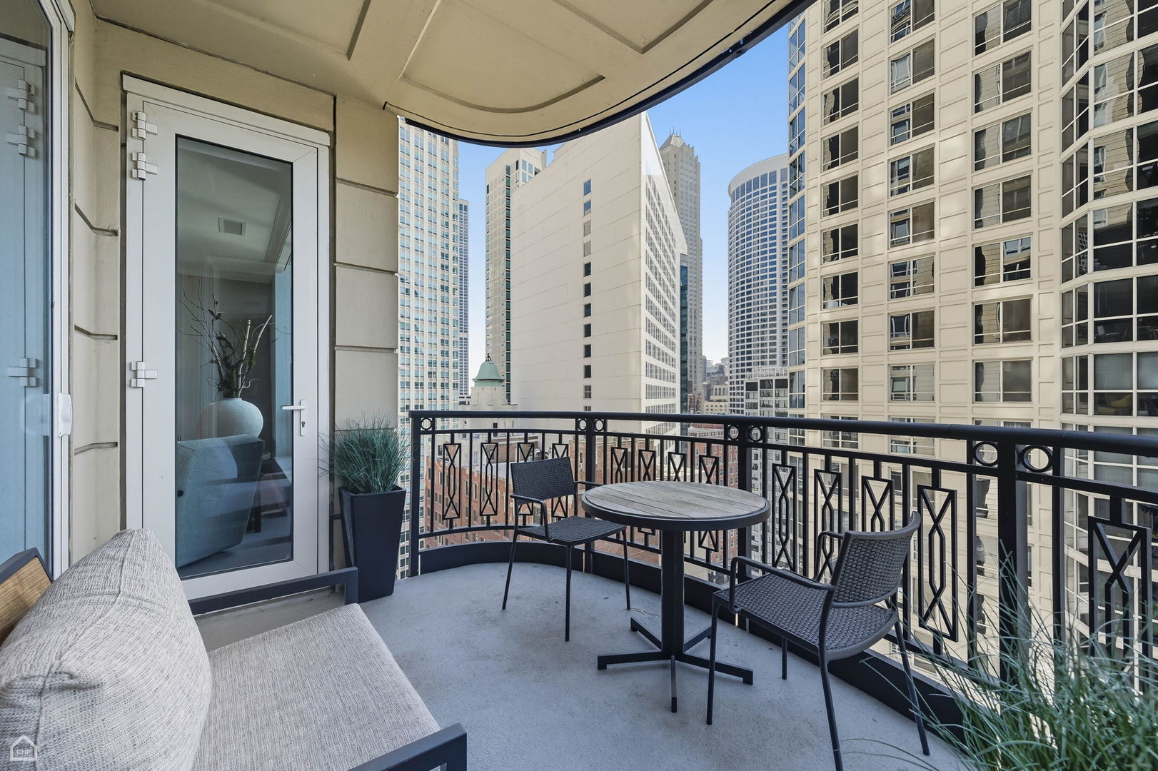 10 E Delaware Place Unit: 21D