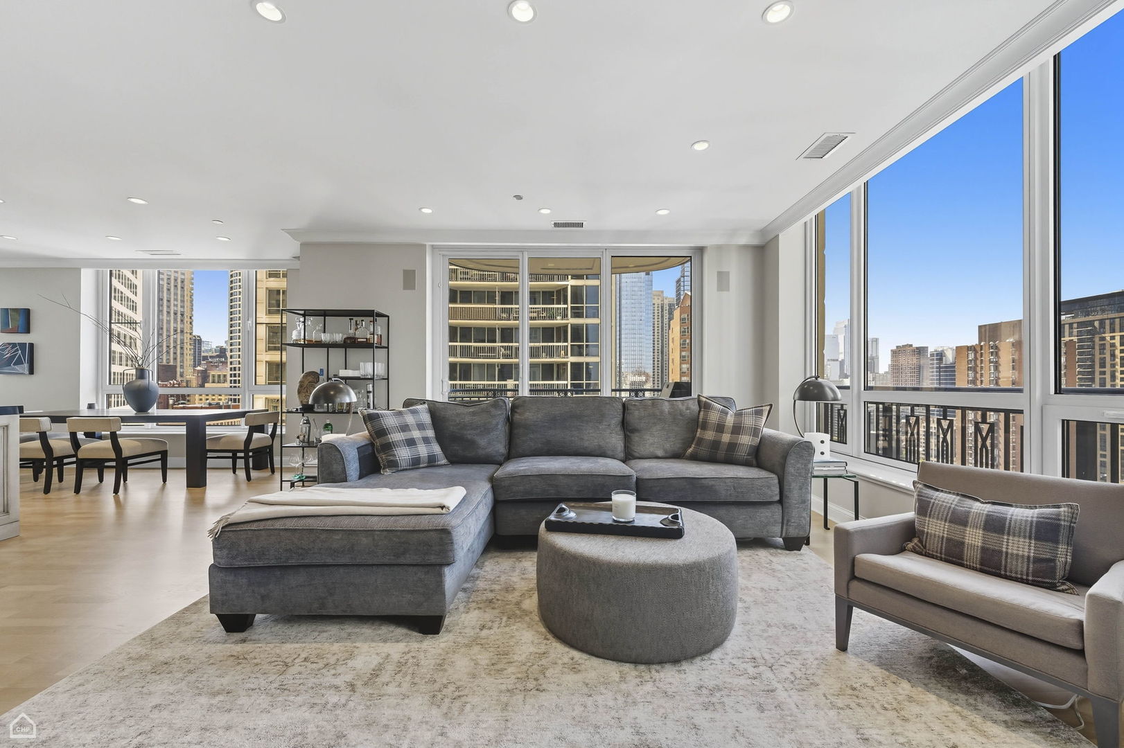 10 E Delaware Place Unit: 21D