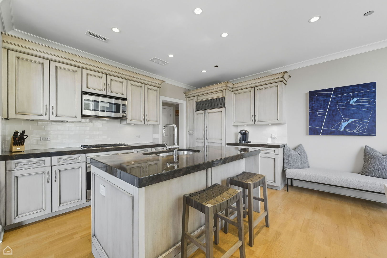 10 E Delaware Place Unit: 21D