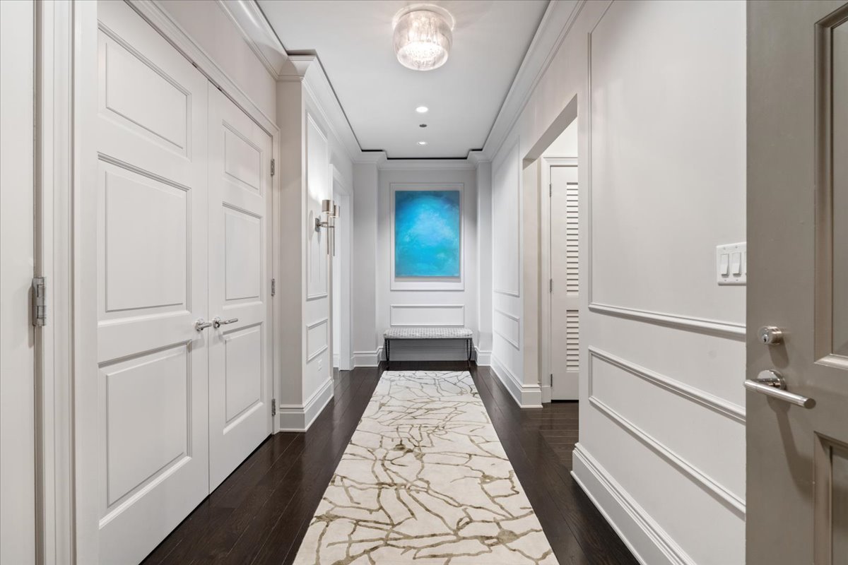 2550 N Lakeview Avenue Unit: N1801