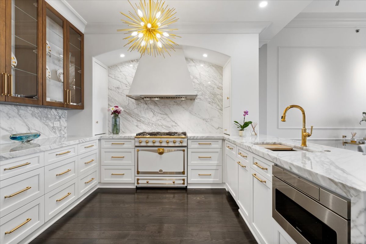 2550 N Lakeview Avenue Unit: N1801