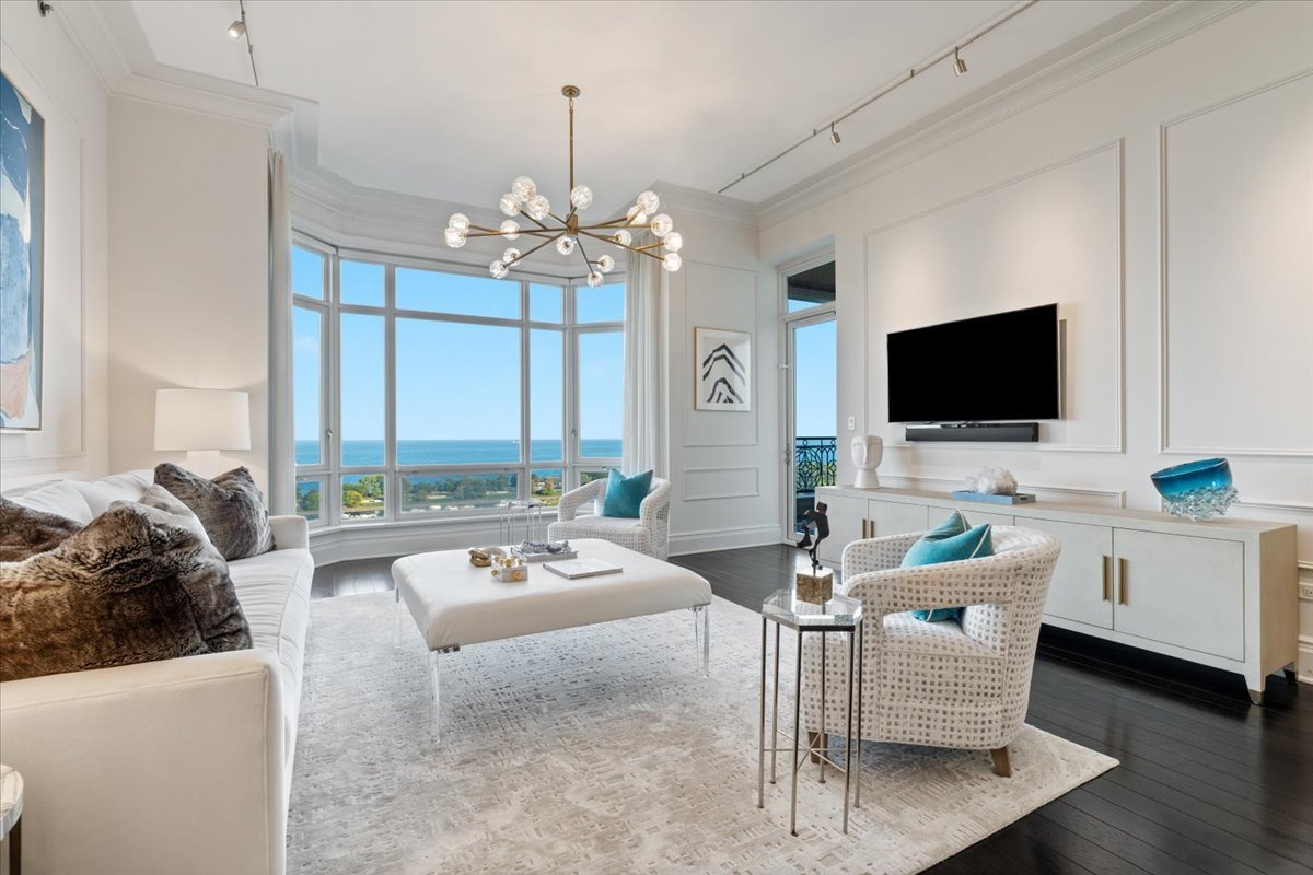 2550 N Lakeview Avenue Unit: N1801