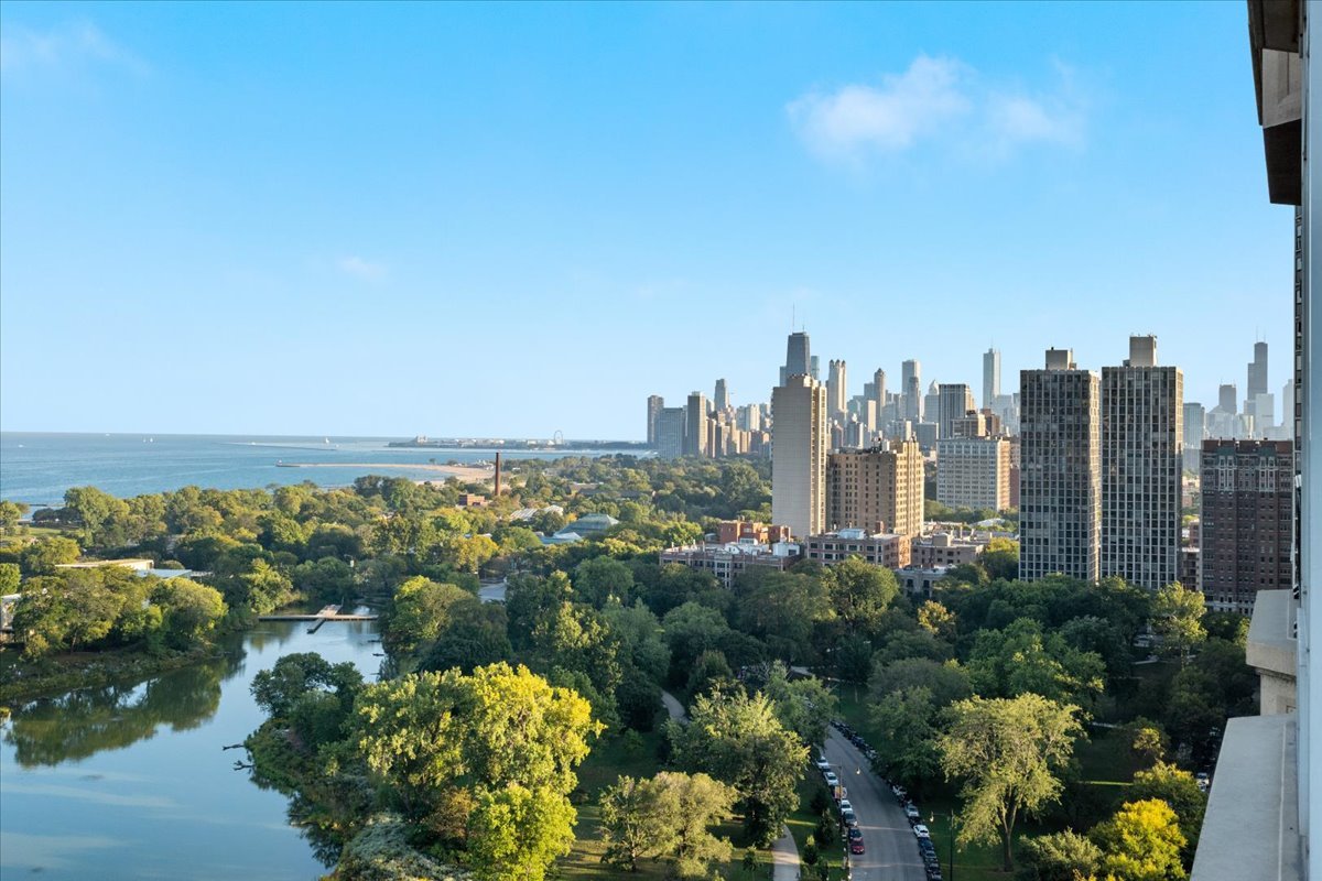 2550 N Lakeview Avenue Unit: N1801