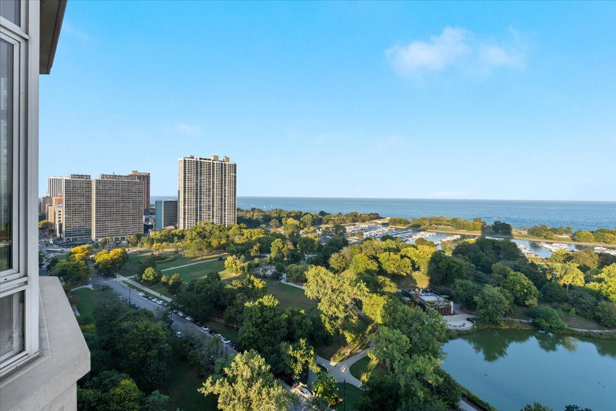 2550 N Lakeview Avenue Unit: N1801